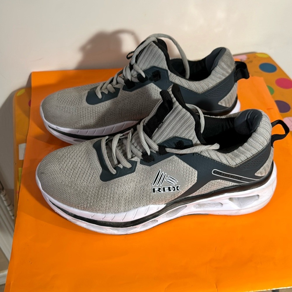 Men’s training sneakers